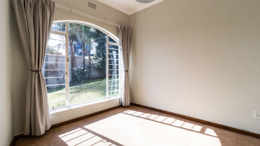 3 Bedroom Property for Sale in Linmeyer Gauteng