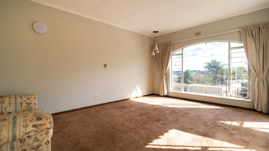 3 Bedroom Property for Sale in Linmeyer Gauteng