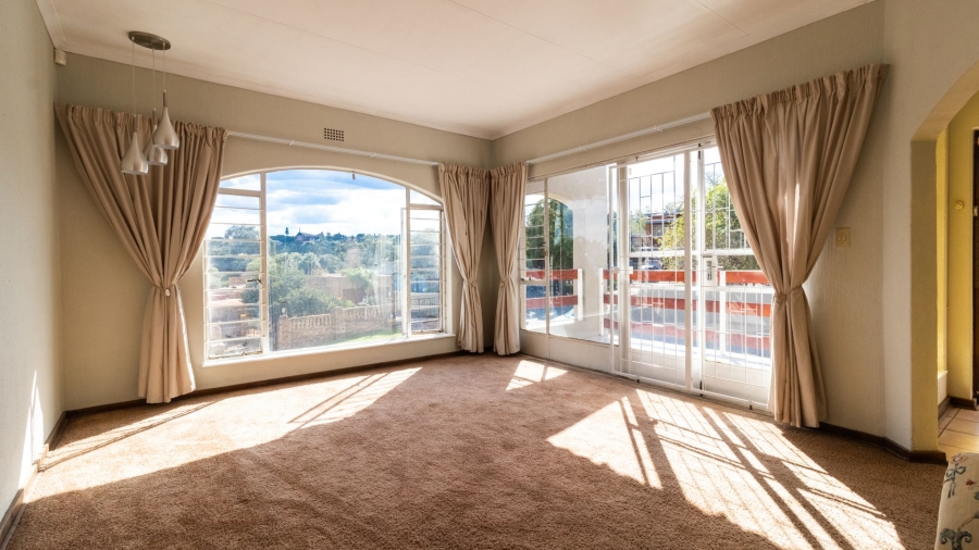 3 Bedroom Property for Sale in Linmeyer Gauteng
