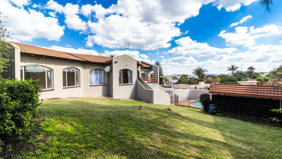 3 Bedroom Property for Sale in Linmeyer Gauteng