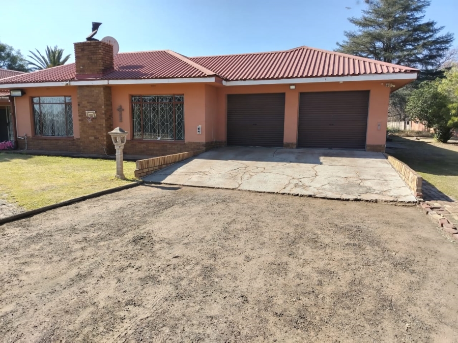 4 Bedroom Property for Sale in Buyscelia Gauteng