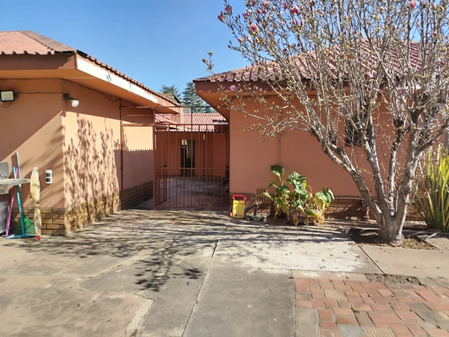 4 Bedroom Property for Sale in Buyscelia Gauteng