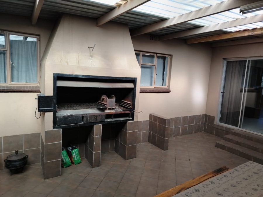 4 Bedroom Property for Sale in Buyscelia Gauteng