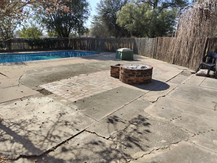 4 Bedroom Property for Sale in Buyscelia Gauteng
