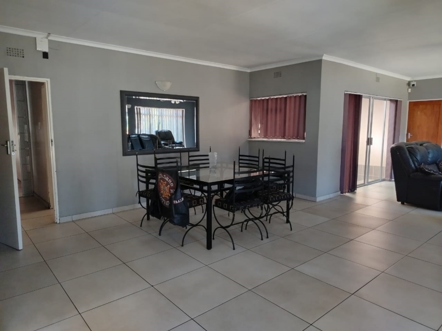 4 Bedroom Property for Sale in Buyscelia Gauteng