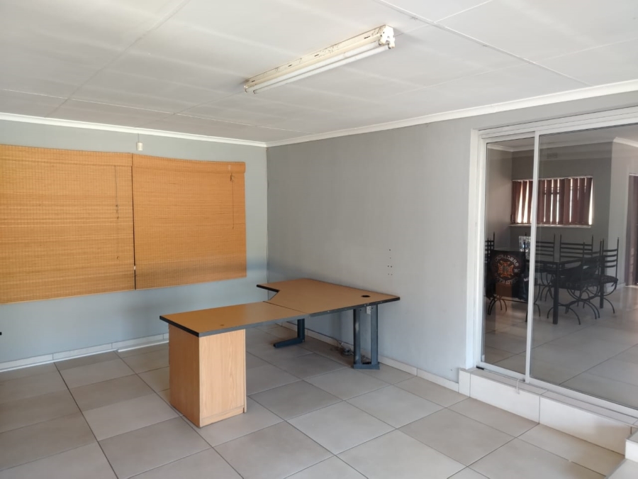 4 Bedroom Property for Sale in Buyscelia Gauteng