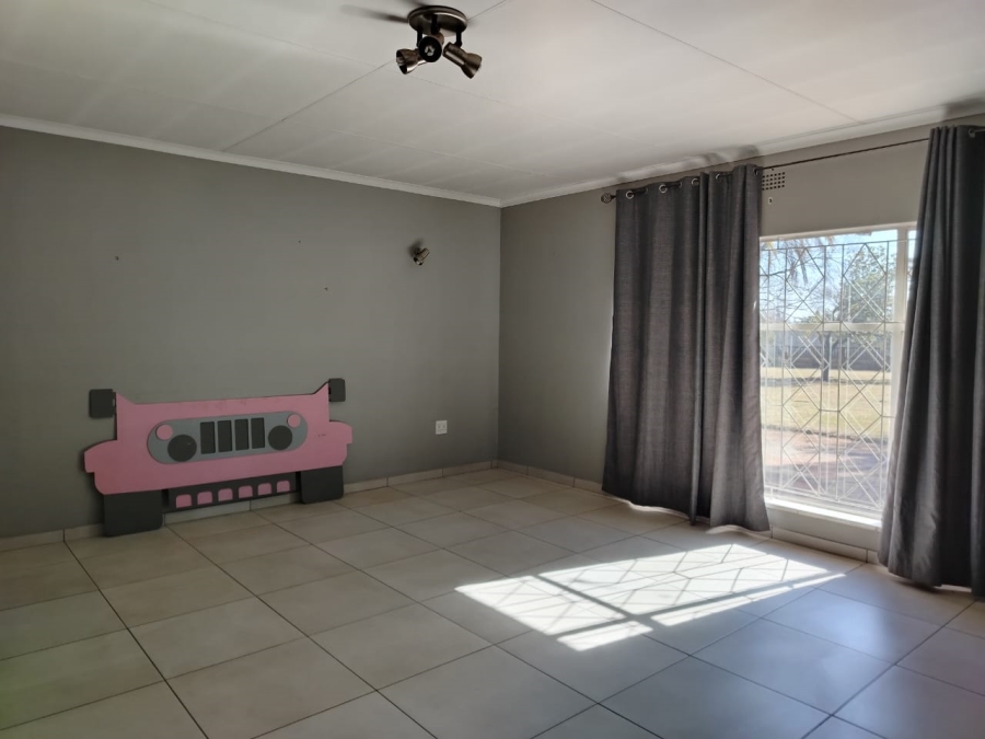 4 Bedroom Property for Sale in Buyscelia Gauteng
