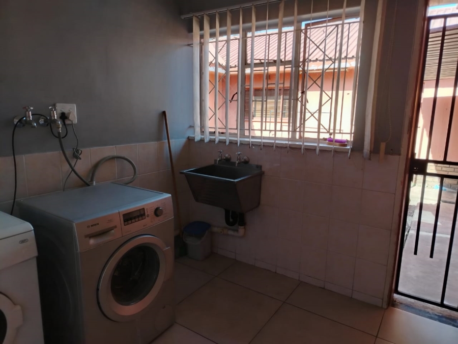 4 Bedroom Property for Sale in Buyscelia Gauteng