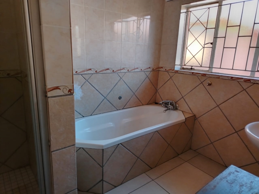 4 Bedroom Property for Sale in Buyscelia Gauteng