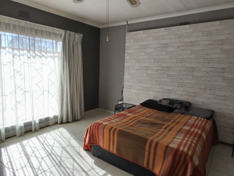 4 Bedroom Property for Sale in Buyscelia Gauteng