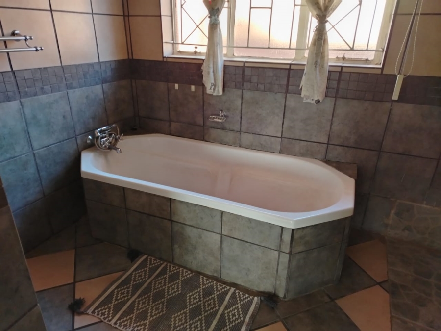 4 Bedroom Property for Sale in Buyscelia Gauteng