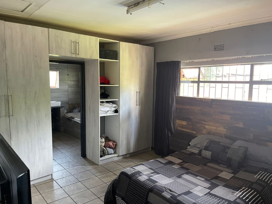 4 Bedroom Property for Sale in Buyscelia Gauteng