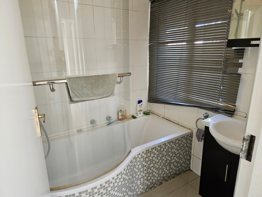 To Let 2 Bedroom Property for Rent in Hyde Park Gauteng