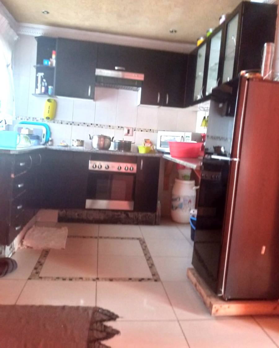 2 Bedroom Property for Sale in Makula Gauteng