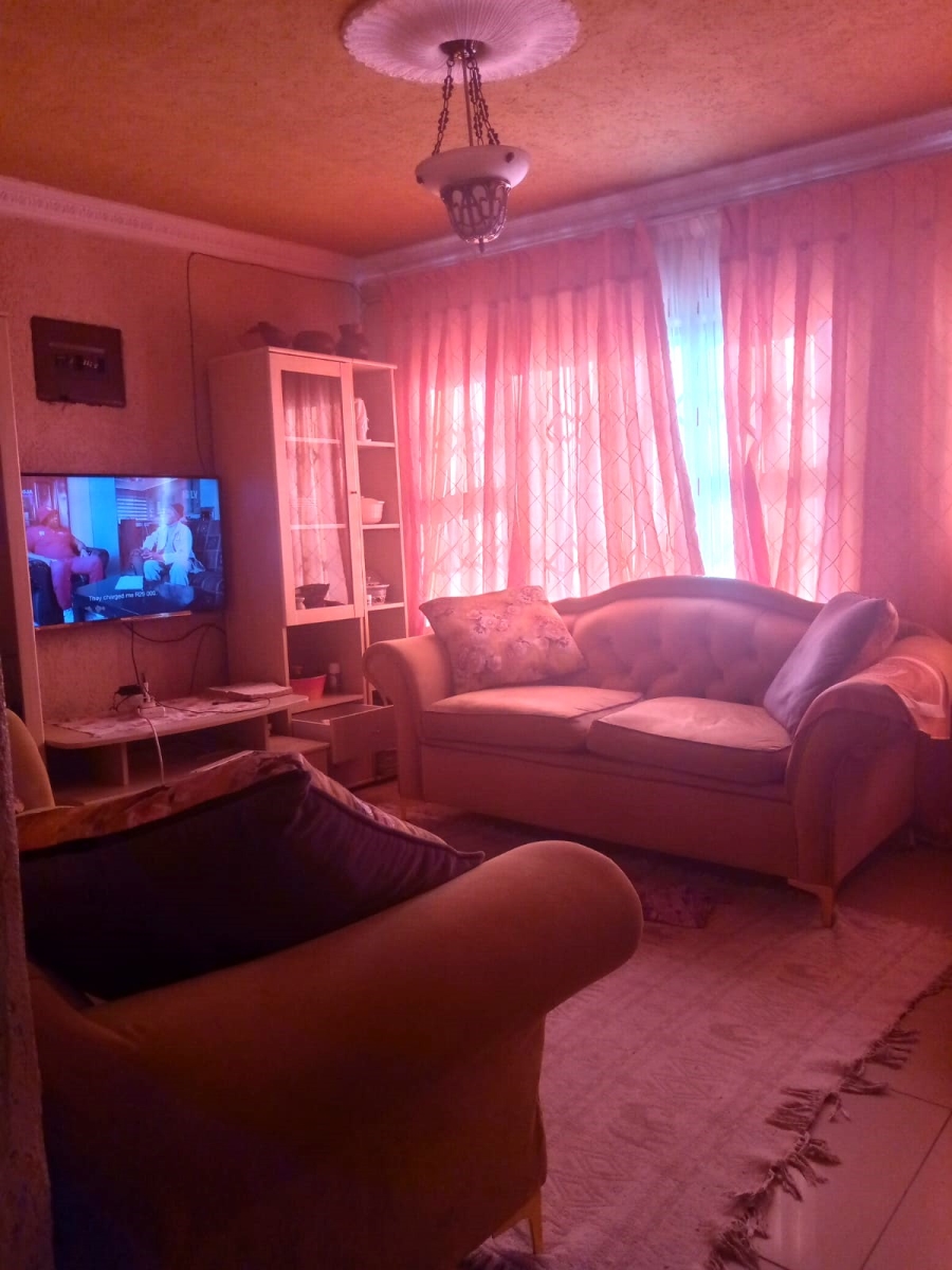 2 Bedroom Property for Sale in Makula Gauteng
