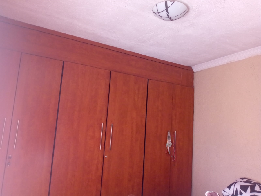 2 Bedroom Property for Sale in Makula Gauteng