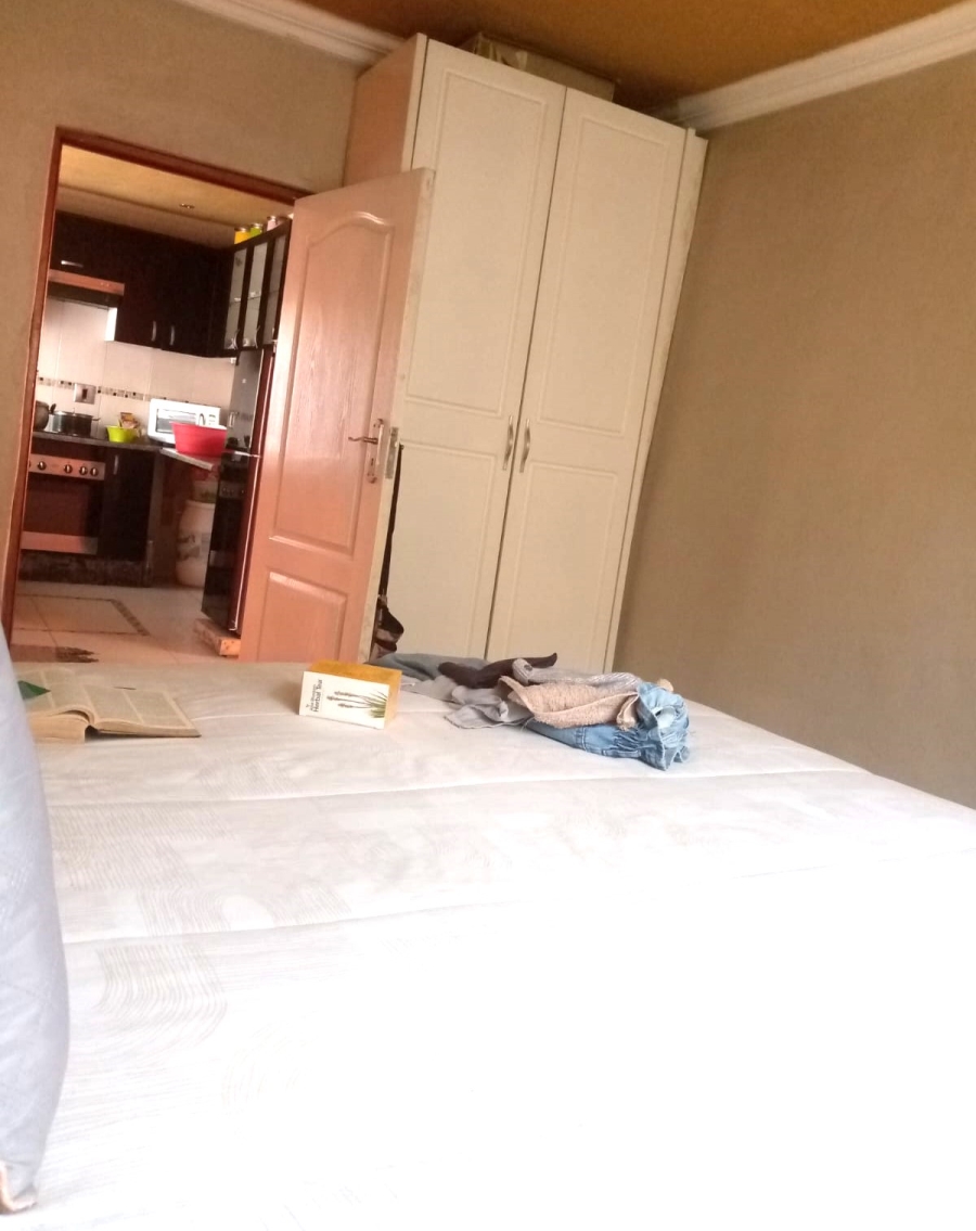 2 Bedroom Property for Sale in Makula Gauteng
