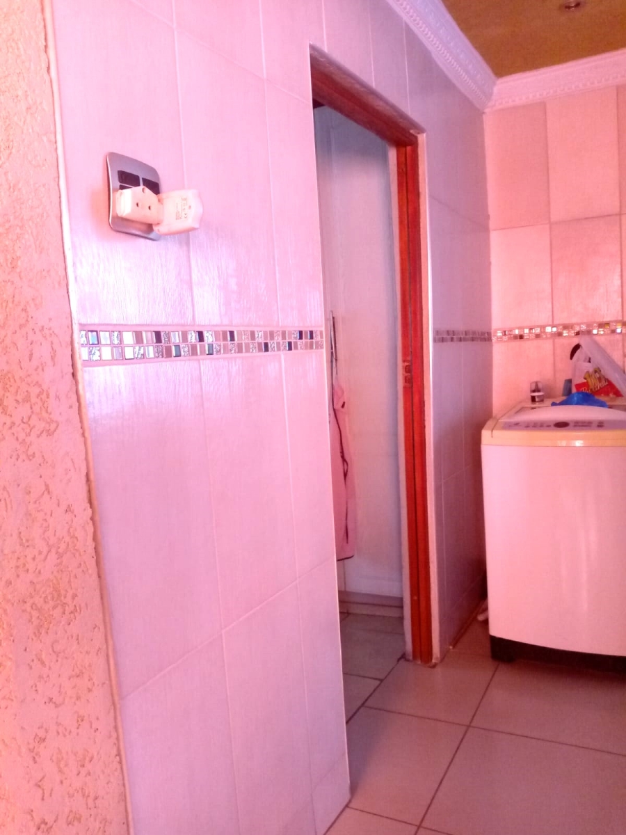2 Bedroom Property for Sale in Makula Gauteng