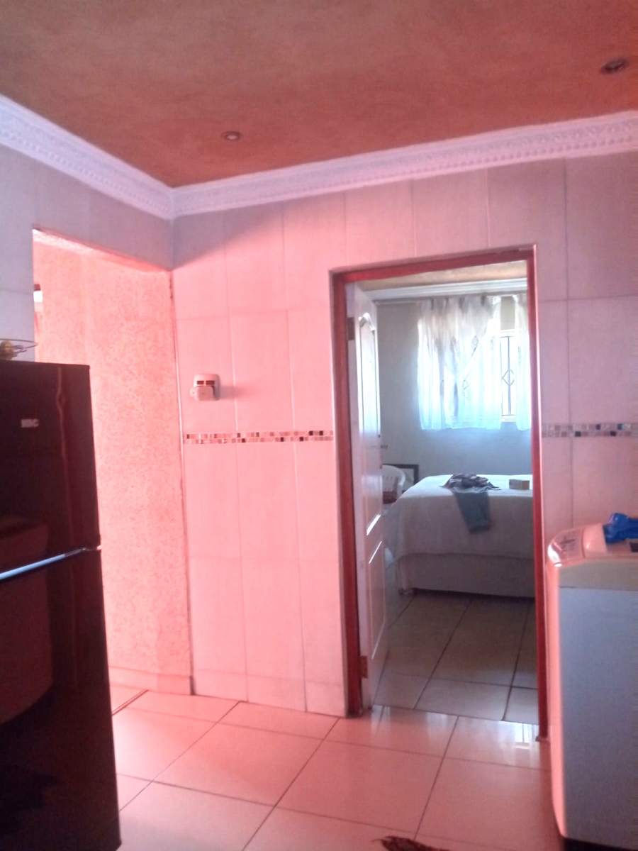 2 Bedroom Property for Sale in Makula Gauteng