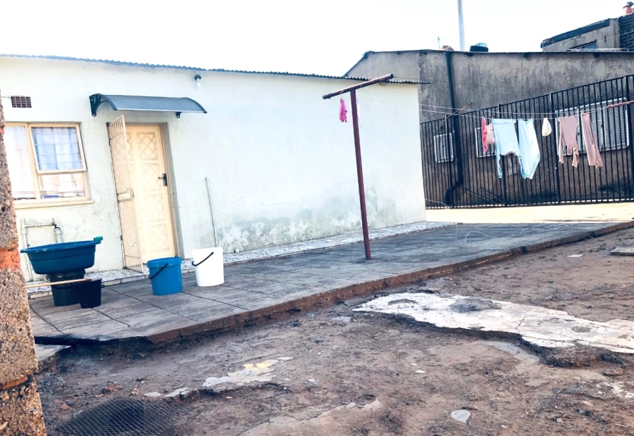 2 Bedroom Property for Sale in Makula Gauteng