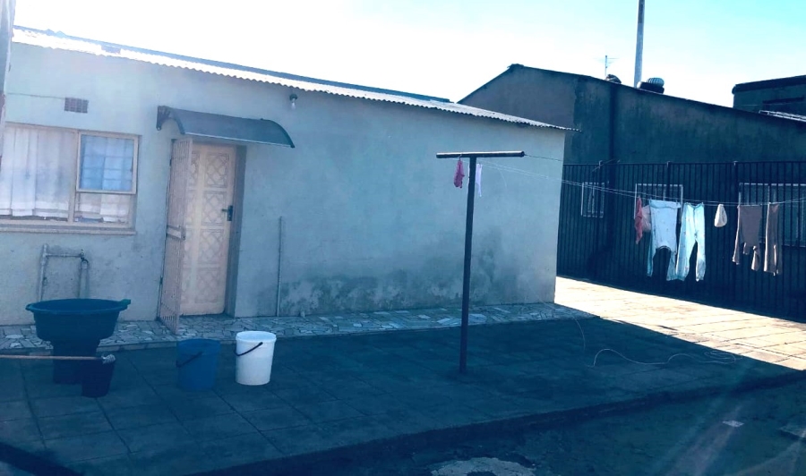 2 Bedroom Property for Sale in Makula Gauteng