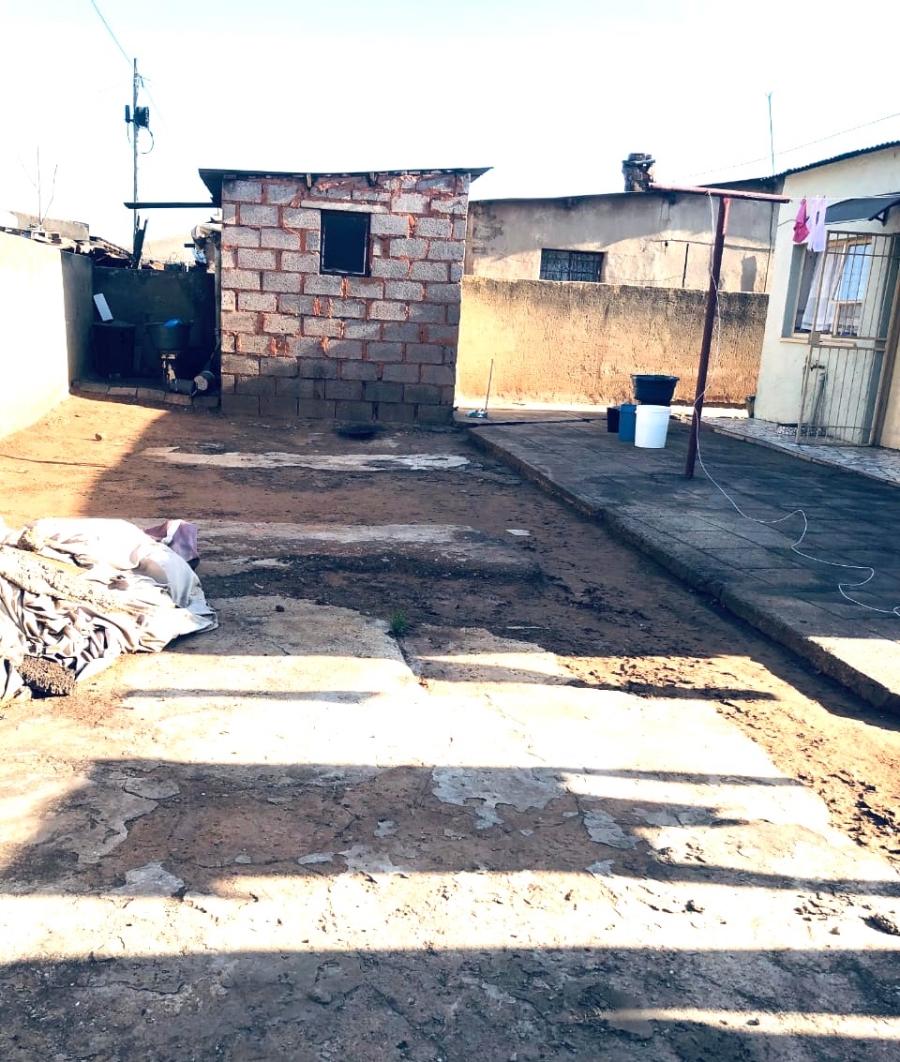 2 Bedroom Property for Sale in Makula Gauteng