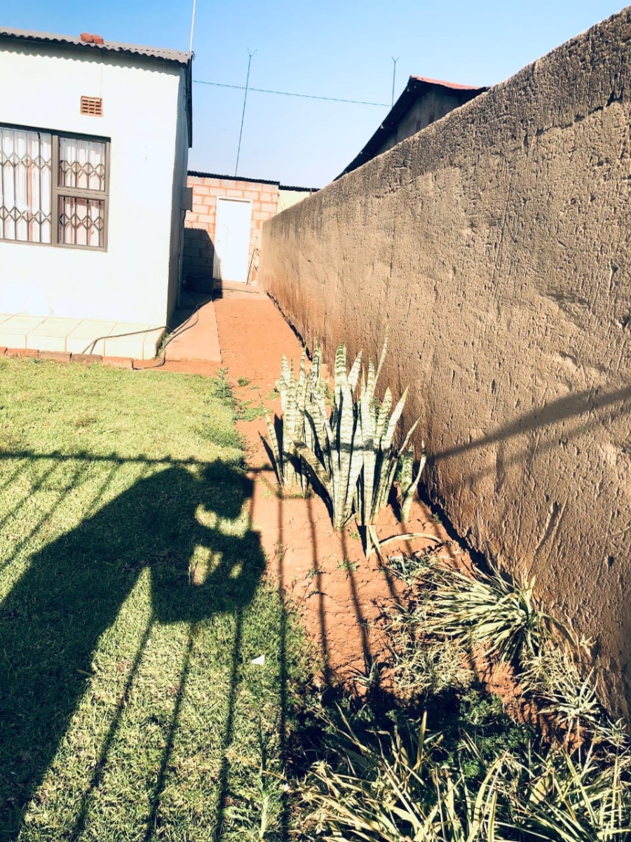 2 Bedroom Property for Sale in Makula Gauteng