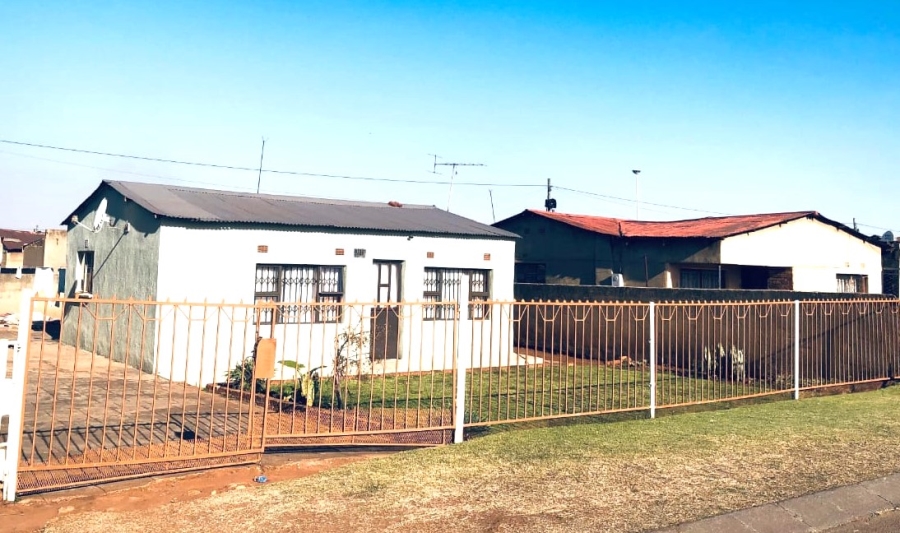 2 Bedroom Property for Sale in Makula Gauteng