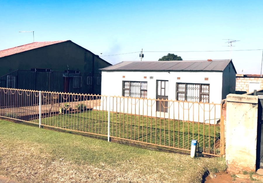 2 Bedroom Property for Sale in Makula Gauteng