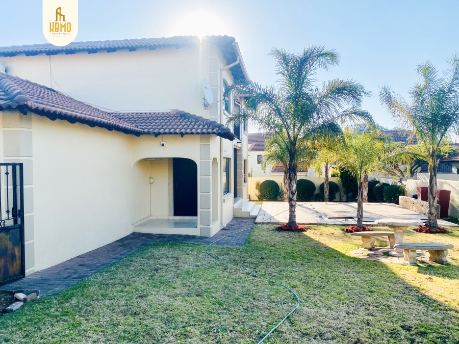 To Let 3 Bedroom Property for Rent in Broadacres Gauteng