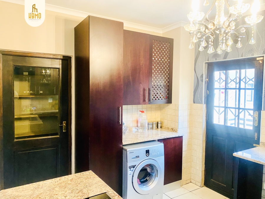 To Let 3 Bedroom Property for Rent in Broadacres Gauteng