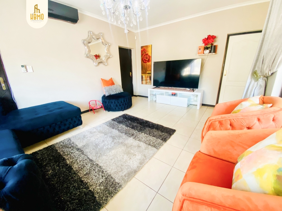 To Let 3 Bedroom Property for Rent in Broadacres Gauteng