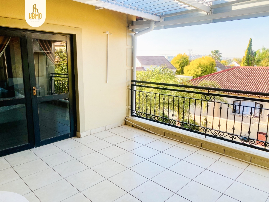 To Let 3 Bedroom Property for Rent in Broadacres Gauteng