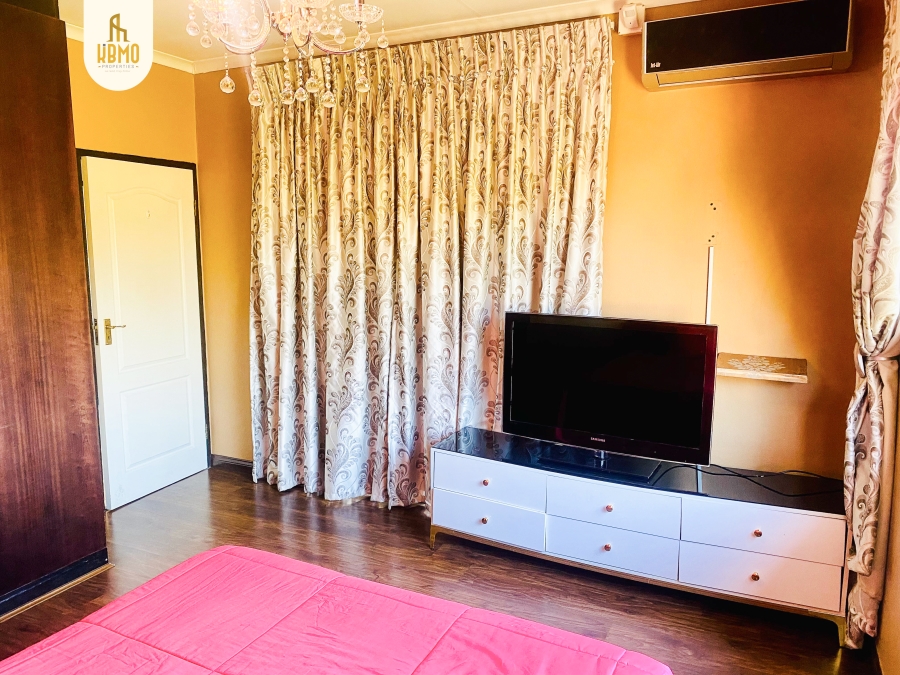 To Let 3 Bedroom Property for Rent in Broadacres Gauteng