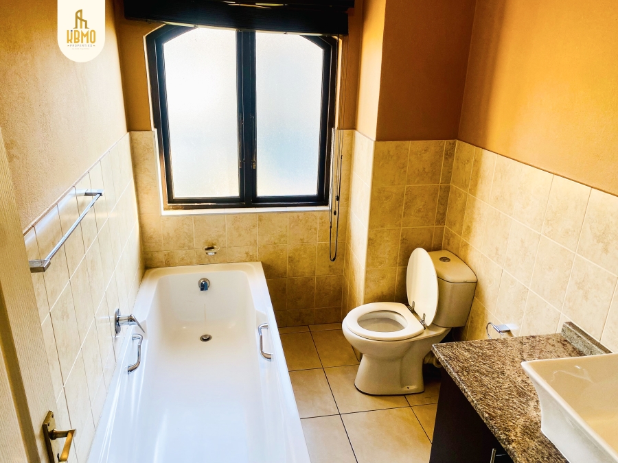 To Let 3 Bedroom Property for Rent in Broadacres Gauteng