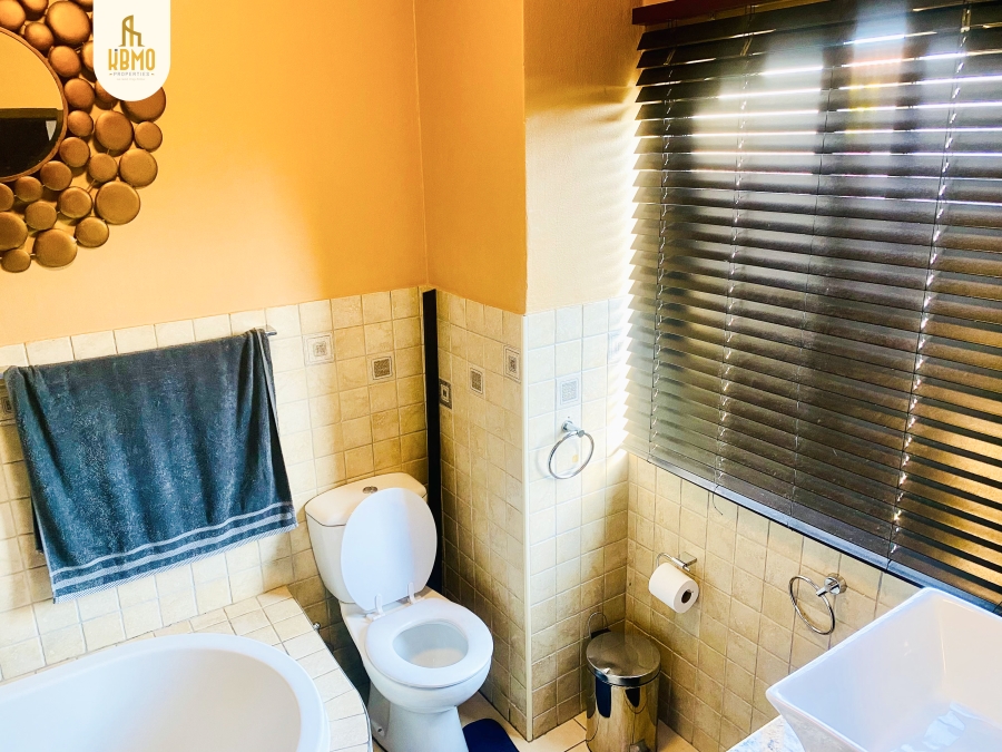 To Let 3 Bedroom Property for Rent in Broadacres Gauteng