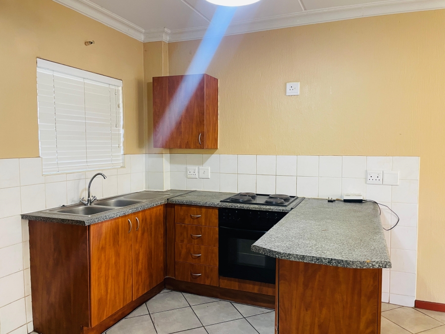 To Let 2 Bedroom Property for Rent in Honeydew Gauteng