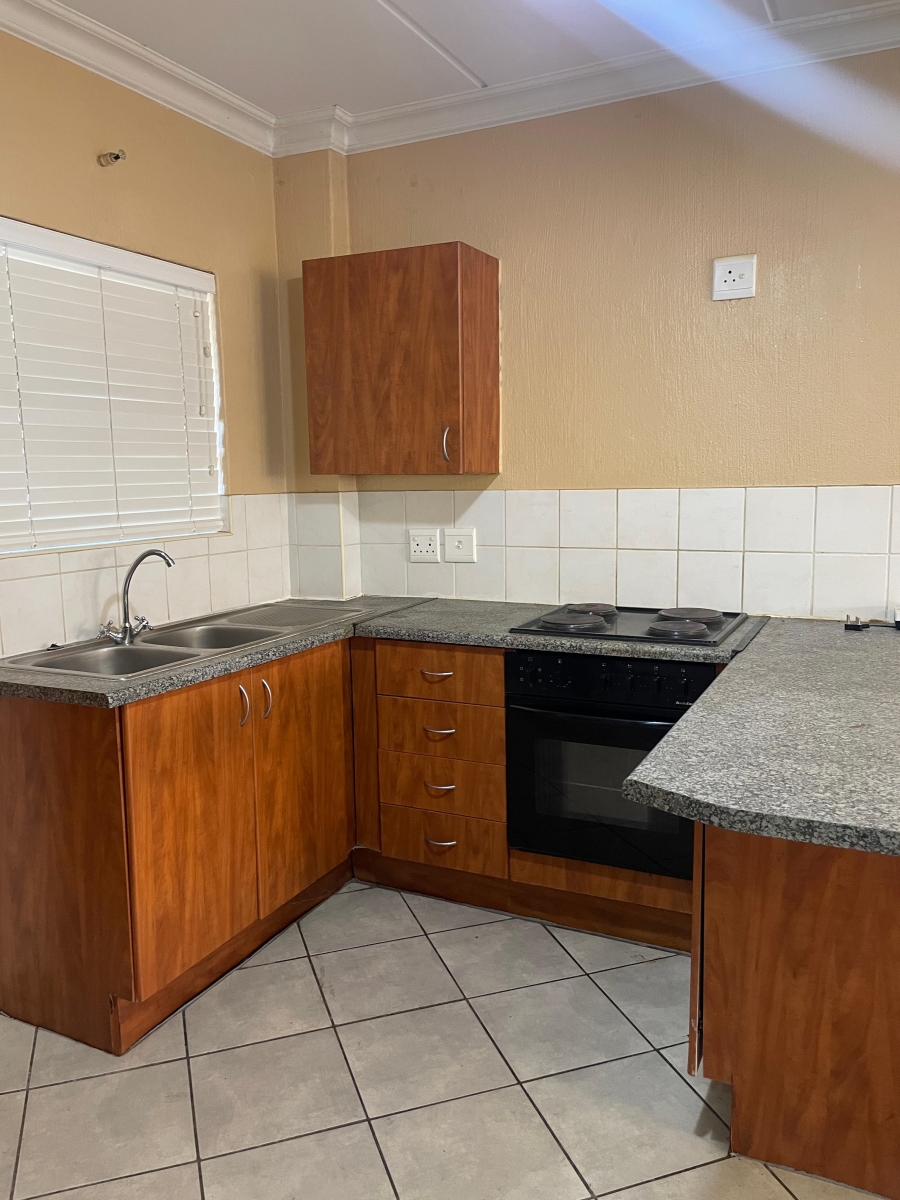 To Let 2 Bedroom Property for Rent in Honeydew Gauteng