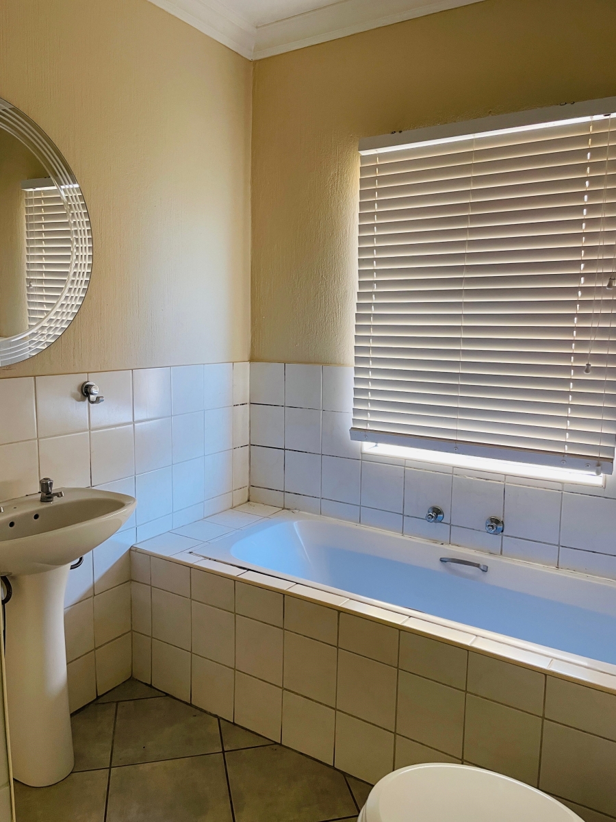 To Let 2 Bedroom Property for Rent in Honeydew Gauteng