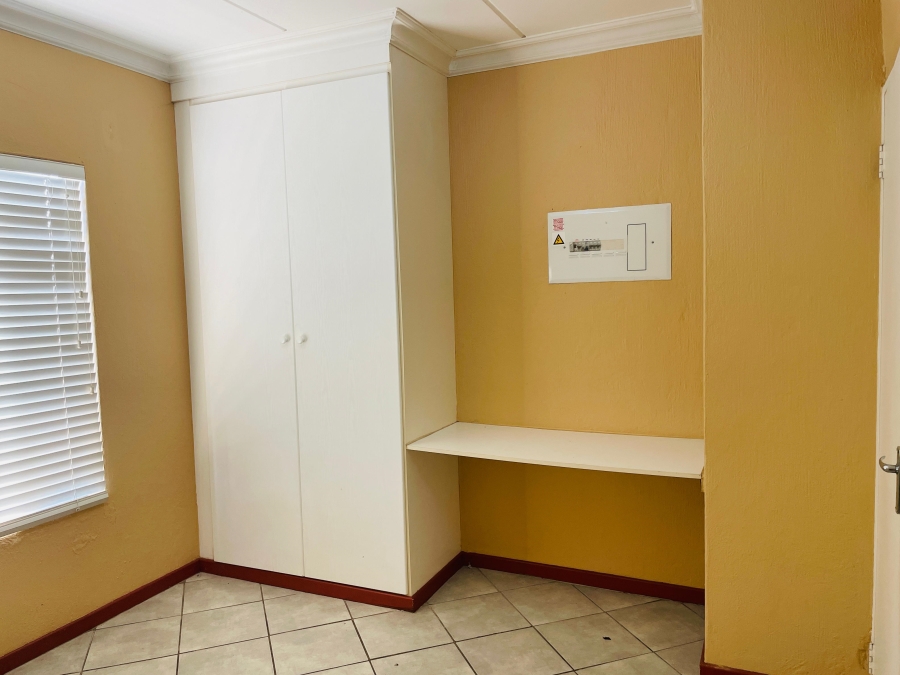 To Let 2 Bedroom Property for Rent in Honeydew Gauteng