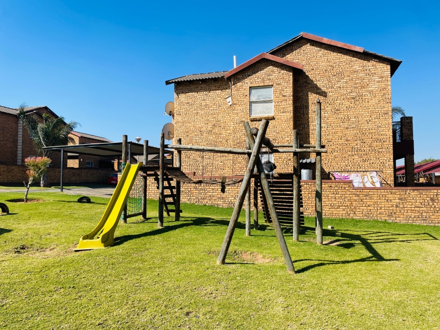To Let 2 Bedroom Property for Rent in Honeydew Gauteng