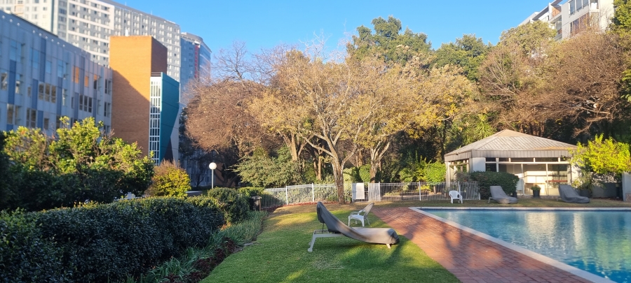 2 Bedroom Property for Sale in Benmore Gardens Gauteng