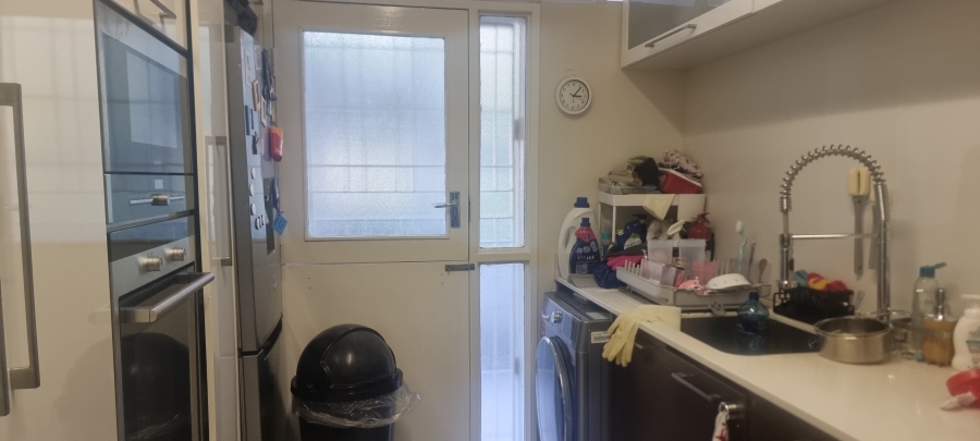2 Bedroom Property for Sale in Benmore Gardens Gauteng