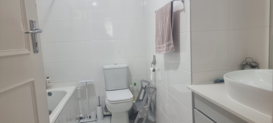 2 Bedroom Property for Sale in Benmore Gardens Gauteng