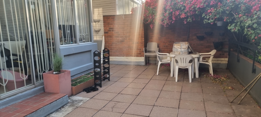 2 Bedroom Property for Sale in Benmore Gardens Gauteng