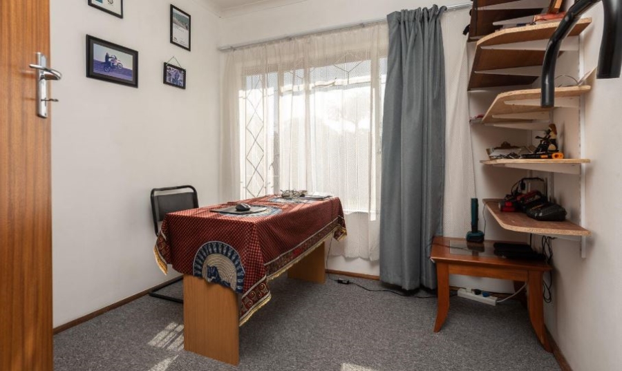 3 Bedroom Property for Sale in Brackendowns Gauteng