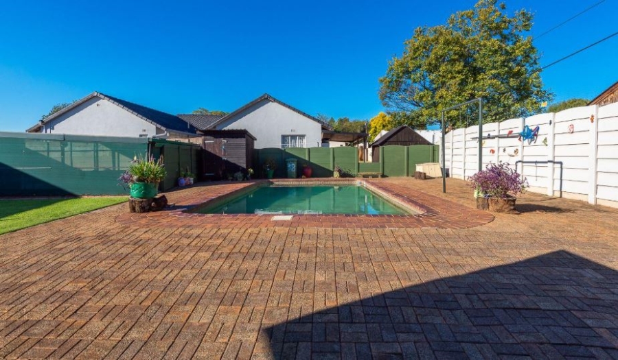 3 Bedroom Property for Sale in Brackendowns Gauteng