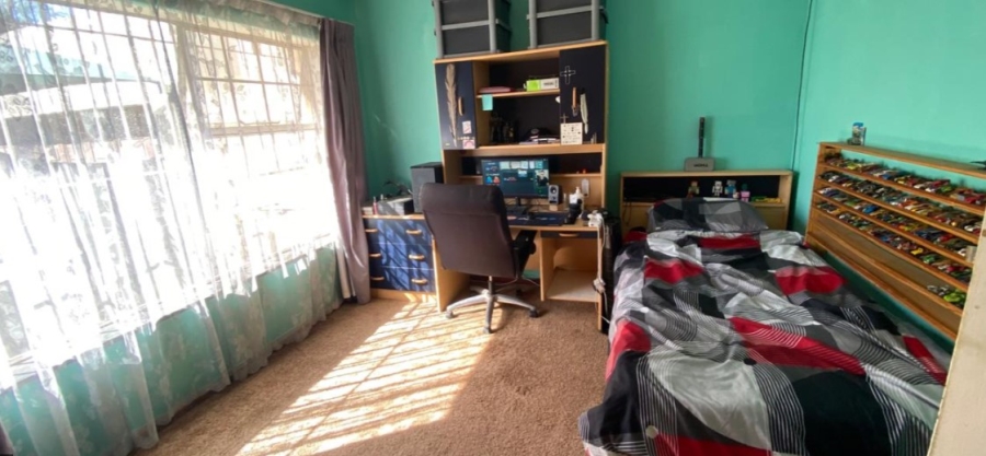 4 Bedroom Property for Sale in Brackendowns Gauteng