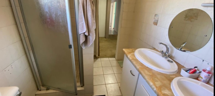 4 Bedroom Property for Sale in Brackendowns Gauteng