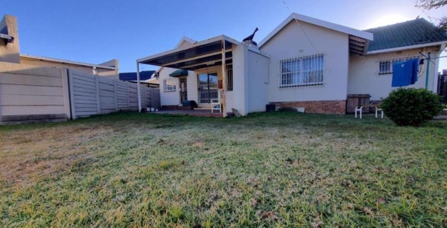 4 Bedroom Property for Sale in Brackendowns Gauteng